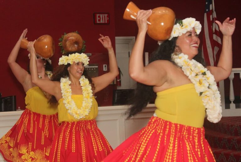 bowwow luau 2025 hula dancers